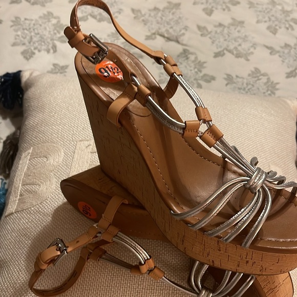 EUC - Picture 2 of 5